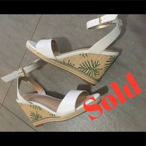 Kelly & Katie- Devyn Wedge Women’s Sandal SZ 6.5- White